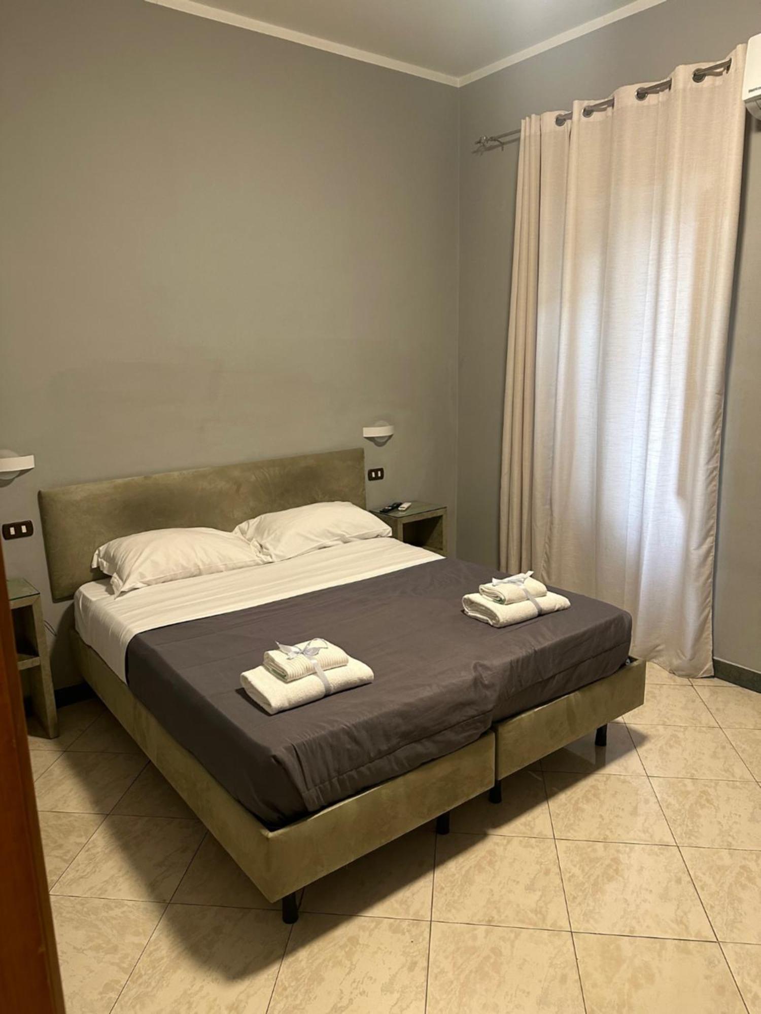 Smart Station Hotel Napoli Bagian luar foto