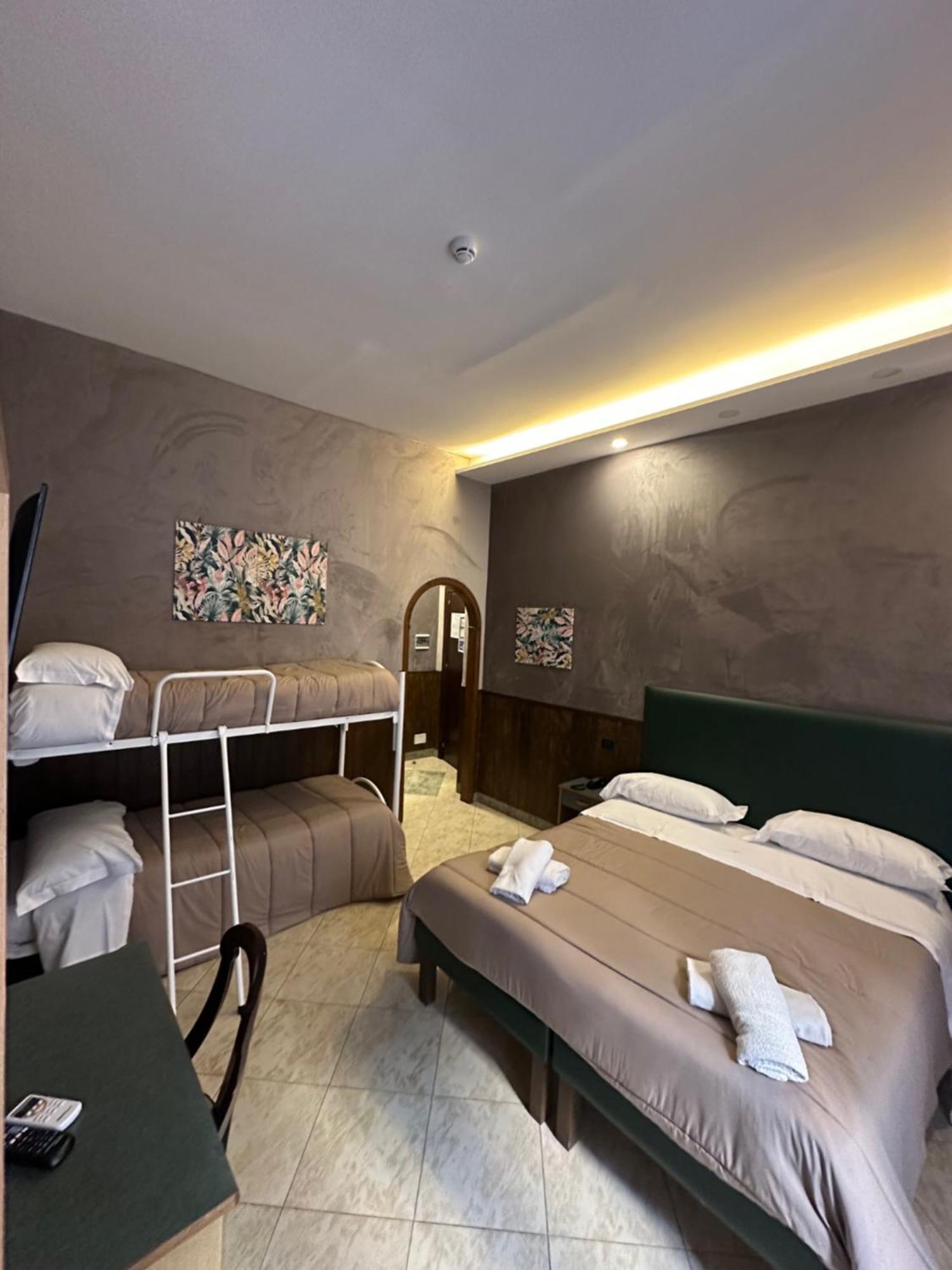 Smart Station Hotel Napoli Bagian luar foto