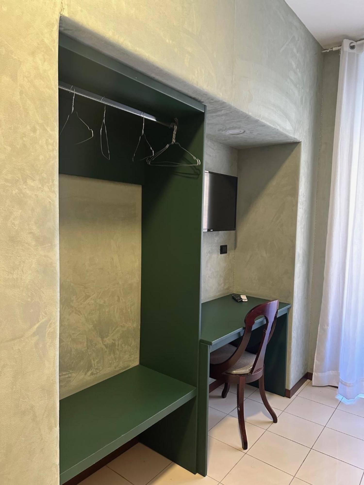 Smart Station Hotel Napoli Bagian luar foto