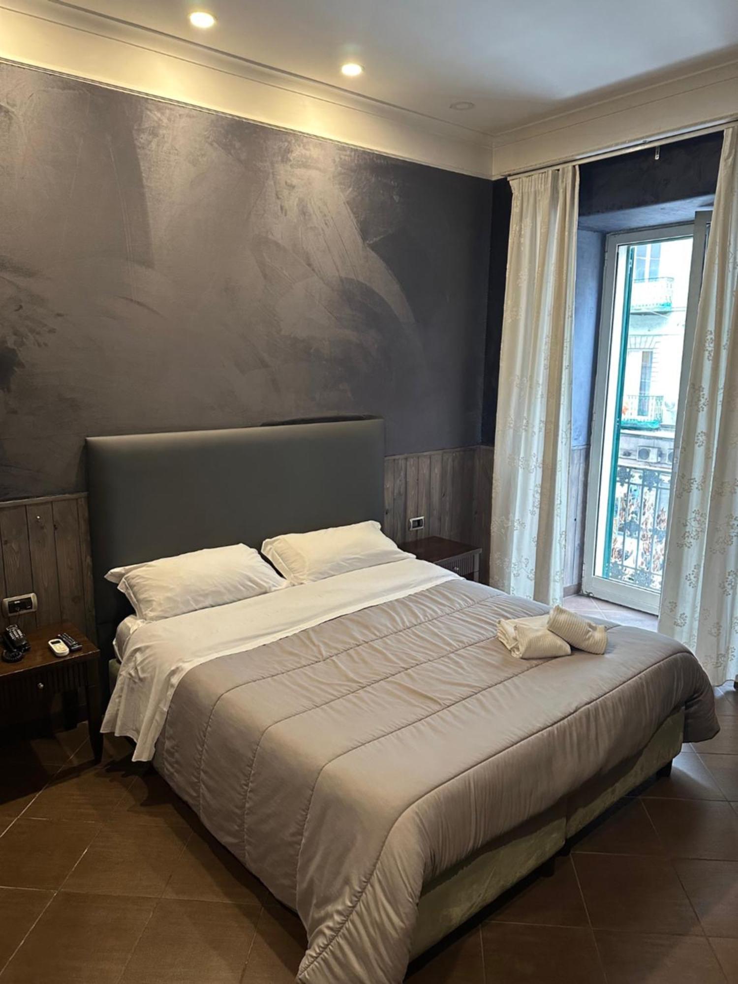 Smart Station Hotel Napoli Bagian luar foto